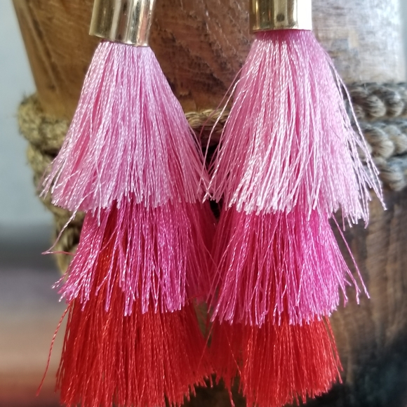 🏷Pom Pom Pink Tassel Thread Drop Earrings - Picture 2 of 2